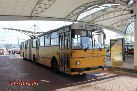 18.05,2019 - Hradec Králové, THD: trolejbus Škoda 200Tr Sanos 01 (9956/1987) č. 329 PSHŽD vyrazí jako první na linku 70 © PhDr. Zbyněk Zlinský