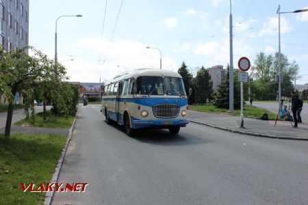 18.05,2019 - Hradec Králové, Pod Strání: autobus Škoda 706 RTO CAR (1971) odjíždí k THD © PhDr. Zbyněk Zlinský