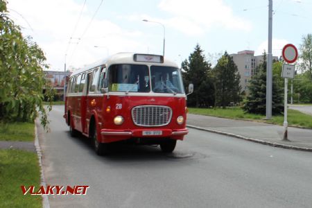 18.05,2019 - Hradec Králové, Pod Strání: autobus Škoda 706 RTO MTZ (73013909/1967) č. 28 DPmP odjíždí k THD © PhDr. Zbyněk Zlinský