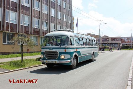 18.05,2019 - Hradec Králové, Pod Strání: autobus Škoda 706 RTO LUX (1970) odjíždí k THD © PhDr. Zbyněk Zlinský