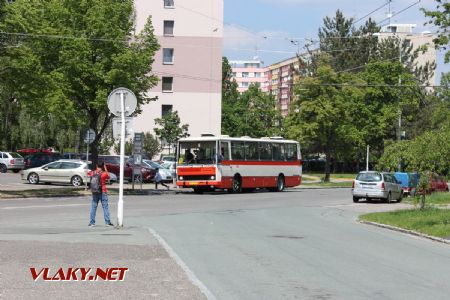 18.05,2019 - Hradec Králové, Pod Strání: autobus Karosa B732.1654 (32792/1993) č. 202 na výstupním stanovišti © PhDr. Zbyněk Zlinský