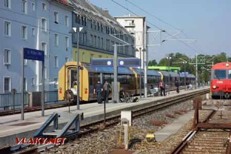 Hlavná stanica v Sankt Pöltene, náš vlak Himmelstreppe bol práve pristavený ku koľaji 13, 26.05.2019 © Juraj Földes
