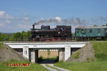 Lokomotiva 423.009 vlaku Č.Třebová - Letovice nedaleko zastávky Svitavy-Lány, 1.6.2019. © Pavel Stejskal