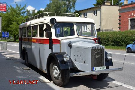 Historický autobus před muzeem, Svitavy 1. 6. 2019. © Pavel Stejskal