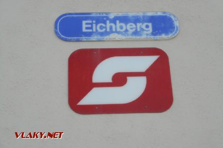 11.06.2019 - Veľmi dobre zachované ''Pflatsch'' Logo na staničnej budove Eichberg -u © Adam Gorbár 