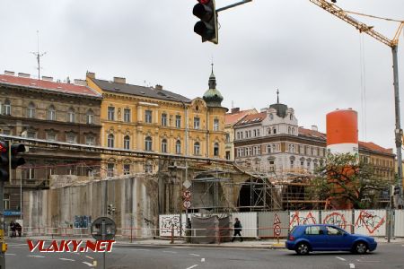 09.11.2018 - Praha, Negrelliho viadukt: původní opěrná zeď © Jiří Řechka