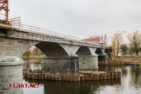 09.11.2018 - Praha, Negrelliho viadukt: štětovnicové jímky © Jiří Řechka
