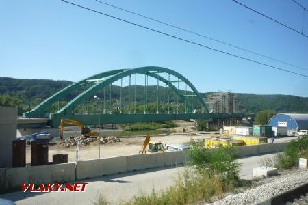 Buduje sa podporná konštrukcia pre stavbu druhého oblúka mosta cez kanál, 4.7.2019 © Kamil Korecz