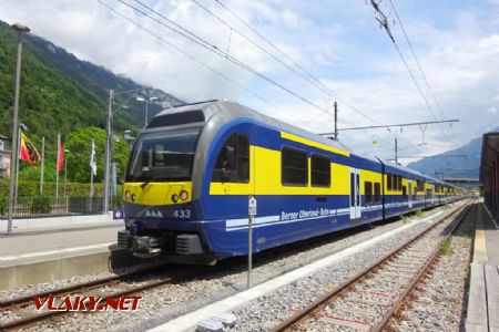 Interlaken Ost, jednotky ABDeh 8/8 od Stadlera Berner-Oberland-Bahn, 15.6.2019 © Jiří Mazal