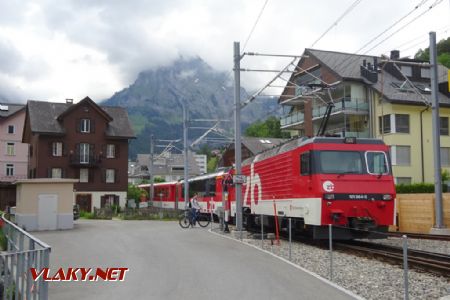 Engelberg, vlak do Luzernu sunutý HGe 4/4 II právě vyrazil, 15.6.2019 © Jiří Mazal