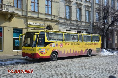 26.02.2018 - Lvov, prospekt Svobody, vyhlídkový autobus © Václav Vyskočil
