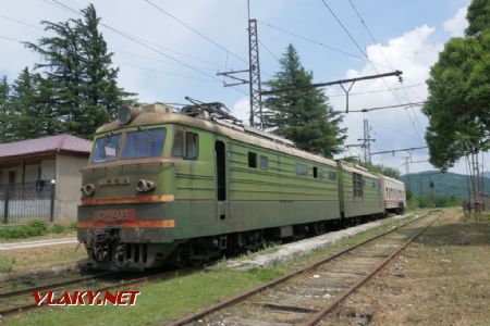 Satsire: vlak do Kutaisi si dává pauzu, 7. 6. 2019 © Libor Peltan