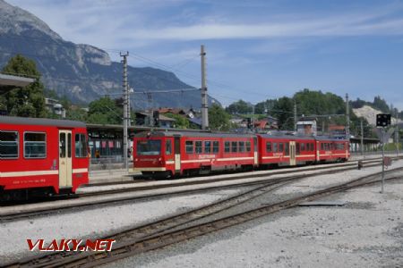 Jenbach: motorové soupravy Zillertalbahn, 9.8.2019 © Libor Peltan