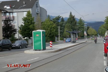 Innsbruck: typická ostrovní zastávka tramvaje, 10.8.2019 © Libor Peltan