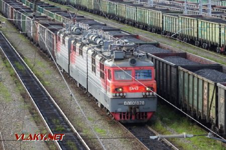 Sljudljanka, projíždějící nákladní vlak s VL80S, 12.8.2019 © Jiří Mazal