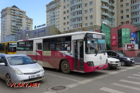 Ulaanbaatar, autobusy místní MHD jihokorejské výroby, 15.8.2019 © Jiří Mazal