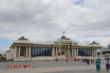 Ulaanbaatar, Sukhbaataské náměstí, parlament , 15.8.2019 © Jiří Mazal