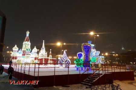 Moskva: Vánoční dekorace naproti Kyjevskému nádraží © Tomáš Kraus, 11.12.2018