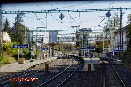 12.10.2019 - Strančice: příjezd do stanice © Jiří Řechka