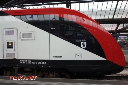Zürich Hauptbahnhof, RaBDe Twindexx Bombardier zvláda aj rýchlosť 200 km/h, 6.9.2019 © Juraj Földes