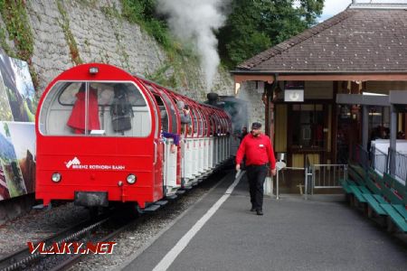 Brienz, nástupište s posledným vlakom o 16:36, 7.9.2019 © Juraj Földes