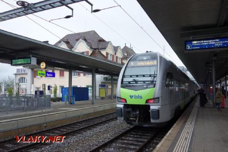 Spiez stanica, regionálny vlak do Interlakenu Ost. My čakáme ešte na náš vlak smerom na Lötschberg, 8.9.2019 © Juraj Földes