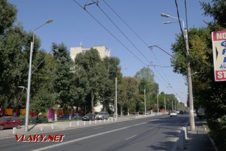 Bukurešť: neobvyklá technologie řetězovky pro trolejbusové vedení, 13. 9. 2019 © Libor Peltan