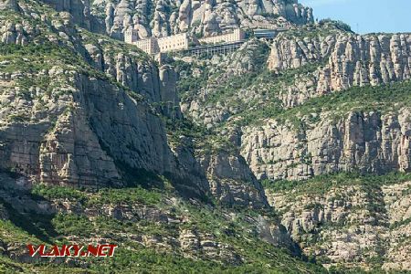 07.09.2019 - Monistrol de Monsterrat hore na skale, pohľad z R5 v doline © Tomáš Votava