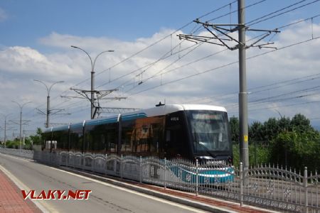 Izmit, tramvaj Panorama před konečnou Plajyolu, 25.6.2019 © Jiří Mazal