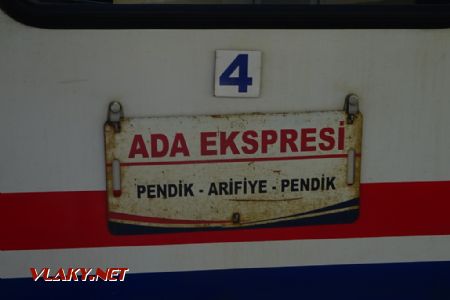 Cedule vlaku nesprávně ukazuje stanici Arifiye místo Adapazarı, 28.6.2019 © Jiří Mazal