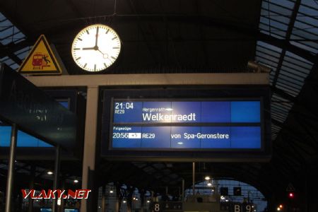 23.08.2018 – Aachen: infopanely ale moc dobře nefungují – obrat vlaku zabere dva řádky a ještě v obráceném pořadí (po pár minutách se to prohodilo) © Dominik Havel