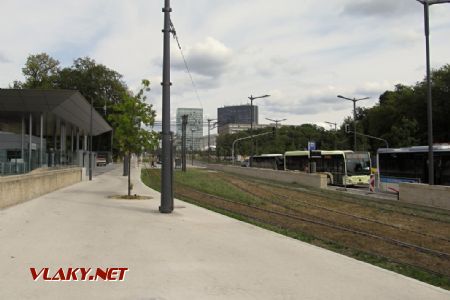 24.08.2018 – Luxembourg: tramvajová zastávka Rout Bréck-Pafendall u horní stanice lanové dráhy © Dominik Havel