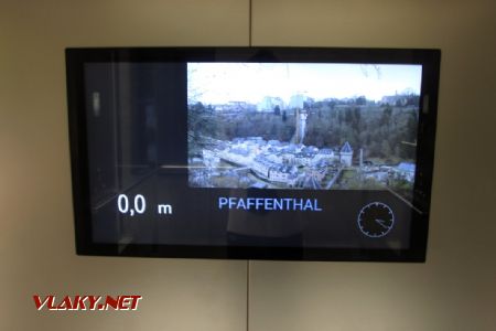 24.08.2018 – Luxembourg: informační systém ve výtahu © Dominik Havel