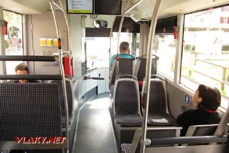 27.08.2018 – Schaffhausen: pohodlný interiér trolejbusu Hess, informační systém Trapeze © Dominik Havel