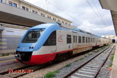 Bari, jednotky ř. ELT 200 z rodiny Alstom Coradia, 29.12.2019 © Jiří Mazal