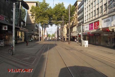 28.08.2018 – Karlsruhe: pěší zóna, kde se plánuje zrušení tramvajové tratě © Dominik Havel