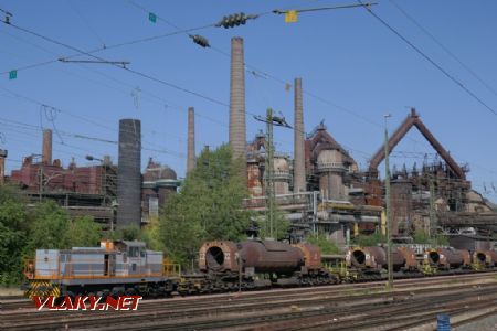 Völklingen: Henschel DHG 1000 BB gen5 na pozadí starých železáren