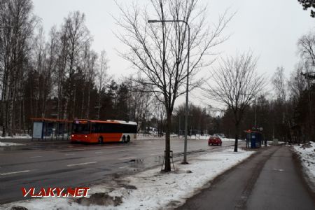 Helsinki: Metrobus linky 550 se blíží k zastávce Huopalahti © Tomáš Kraus, 15.3.2019