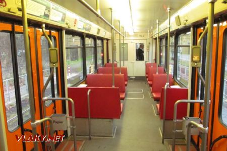 11.03.2019 – Frankfurt/M.: Neu-Isenburg Stadtgrenze, interiér tramvaje Pt je poměrně pohodlný © Dominik Havel