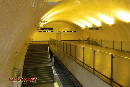 12.03.2019 – Lisabon: stanice metra Baixa-Chiado, zelená linka – schodiště vede tam, kam nechcete © Dominik Havel