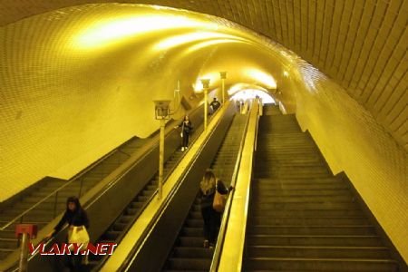 12.03.2019 – Lisabon: stanice metra Baixa-Chiado, série eskalátorů na výstupu na povrch © Dominik Havel