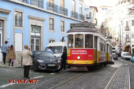 12.03.2019 – Lisabon: provoz na lince 12 stále stojí © Dominik Havel