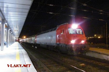 12.03.2019 – Vila Nova de Gaia: lokomotiva řady 5600 (Siemens+Sorefame) v čele vlaku z Lisabonu © Dominik Havel
