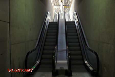 13.03.2019 – Ermesinde: dvojité eskalátory na nástupiště © Dominik Havel