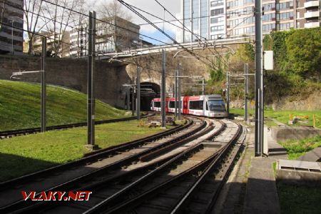 13.03.2019 – Porto: výjezd ze stanice Trindade a tunel jako památka na zrušenou lokálku © Dominik Havel