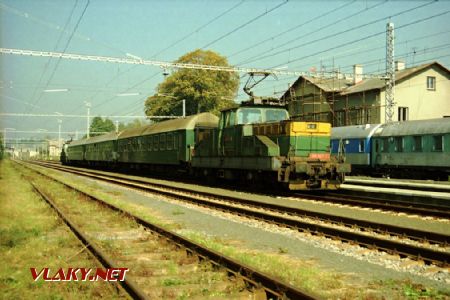 110.007 na osobním vlaku Česká Třebová – Svitavy v Opatově dne 24.9.1998 © Pavel Stejskal