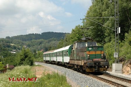 Osobní vlak Ústí nad Orlicí - Lichkov v čele se 111.019 u Mladkova dne 17.6.2009 © Pavel Stejskal