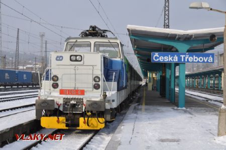 V prosinci 2012 byla v Č. Třebové zrušena 4. záloha. Poslední lokomotivou na ní zasazené byla 111.019 dne 6.12.2012 © Pavel Stejskal