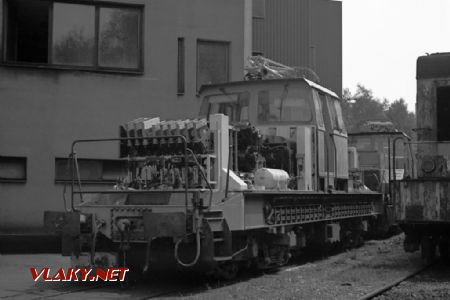 Jedna z lokomotiv ř 110 opravovaná v ŽOS Č. Třebová před odvozem do LD Č. Třebová ke zkouškám dne 14.5.1990 © Pavel Stejskal