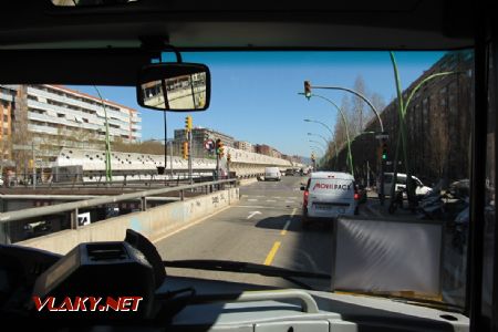 15.03.2019 – Barcelona: betonový koridor s rychlostní komunikací a tramvajovou tratí © Dominik Havel